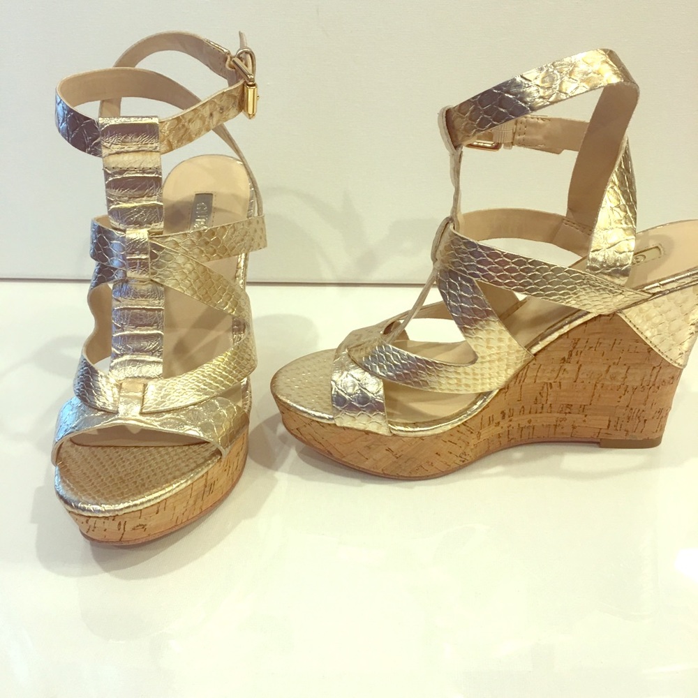 Guess wedge gold nwot